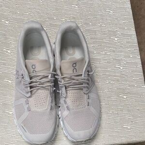 On Women’s Cloud 6- Running Athletic Shoes pearl/white